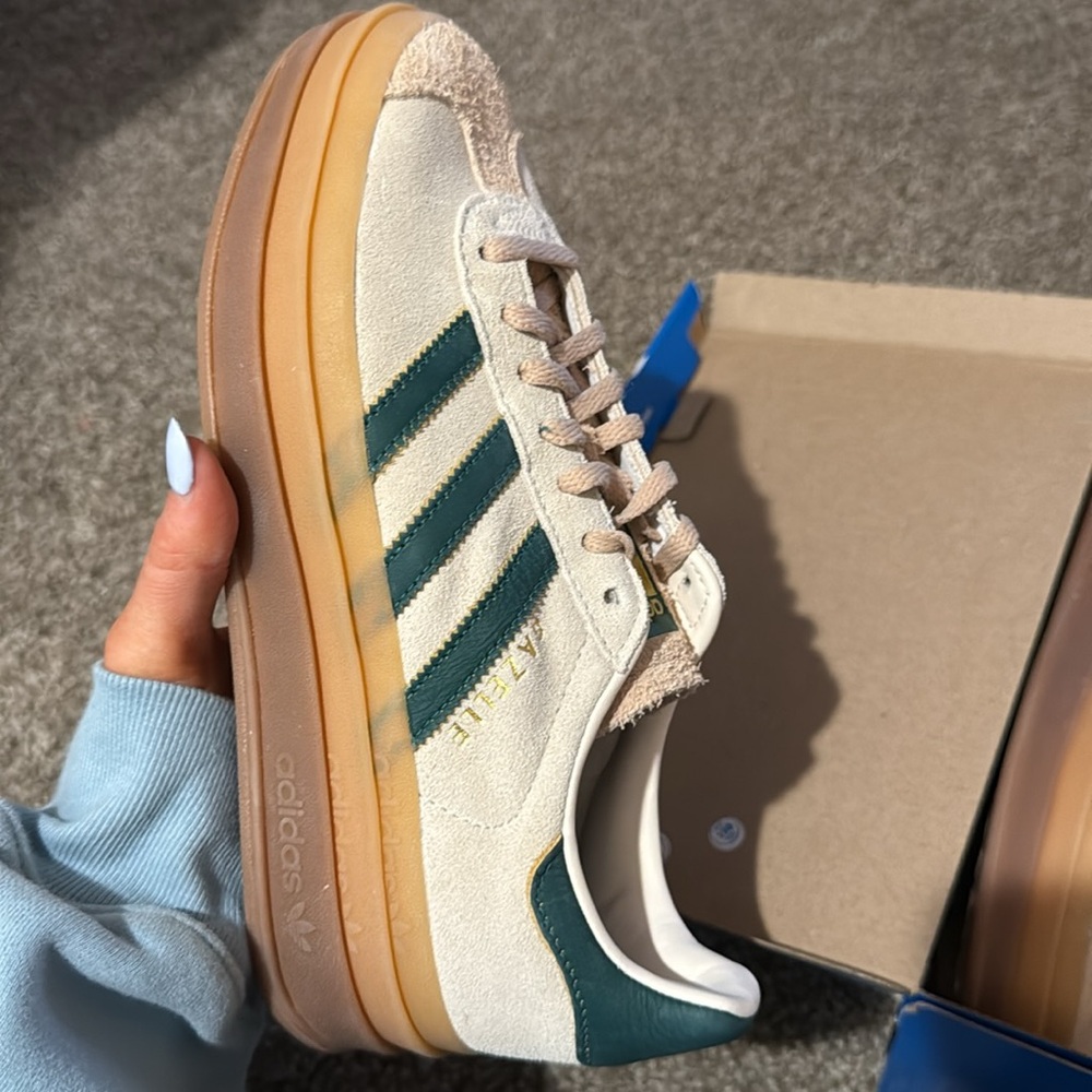 Adidas gazelle sneakers💚